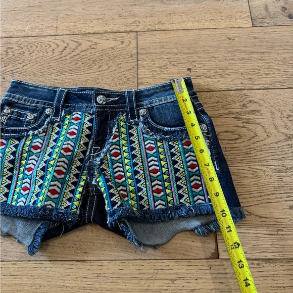 Miss‎ Me Embroidered Denim Shorts Sz 26 - Picture 3 of 10